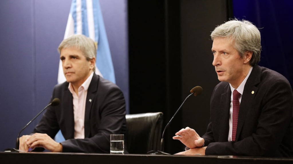 El Gobierno dejó subir al dólar: el impacto en el resto de las variables financieras