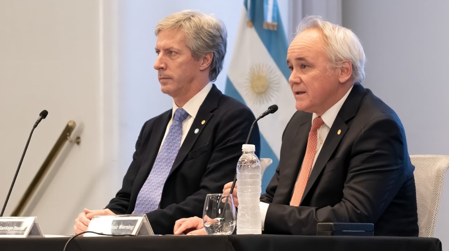 El presidente del Banco Central, Santiago Bausili, y el vicepresidente de la entidad, Vladimir Werning, en la presentación del informe de política monetaria. (Foto: BCRA).