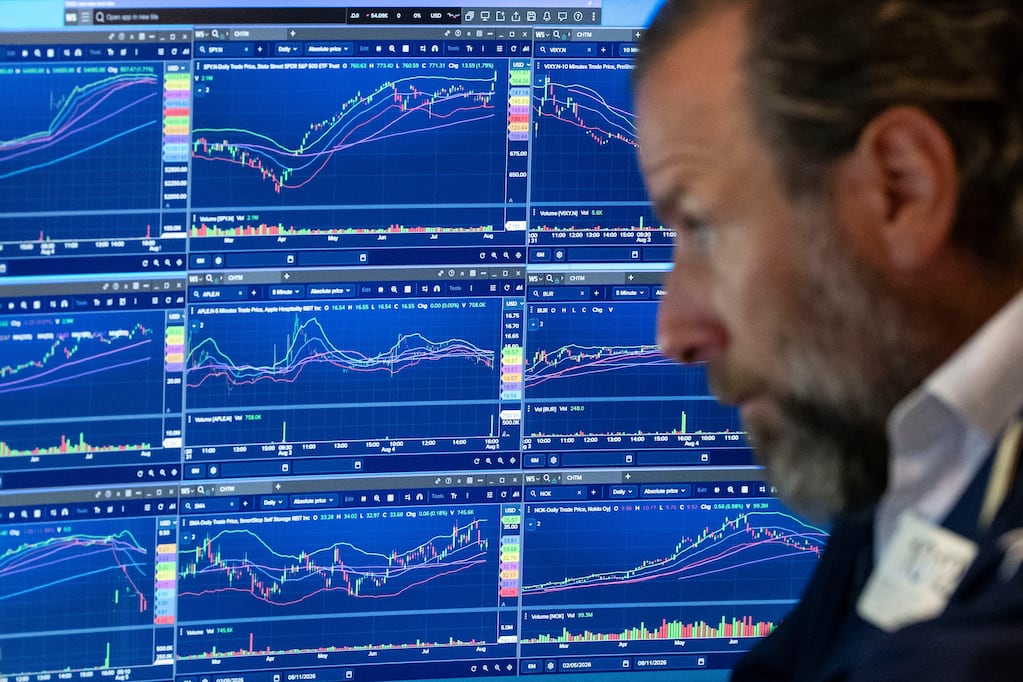 Dólar, riesgo país y acciones: así opera HOY el mercado en medio de una jornada bajista en Wall Street