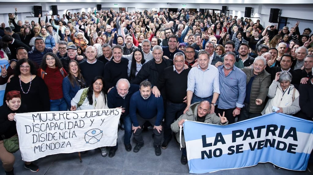 Axel Kicillof sale de Buenos Aires: el plan para expandir el armado de su espacio al resto del país y “representar a todos los sectores”