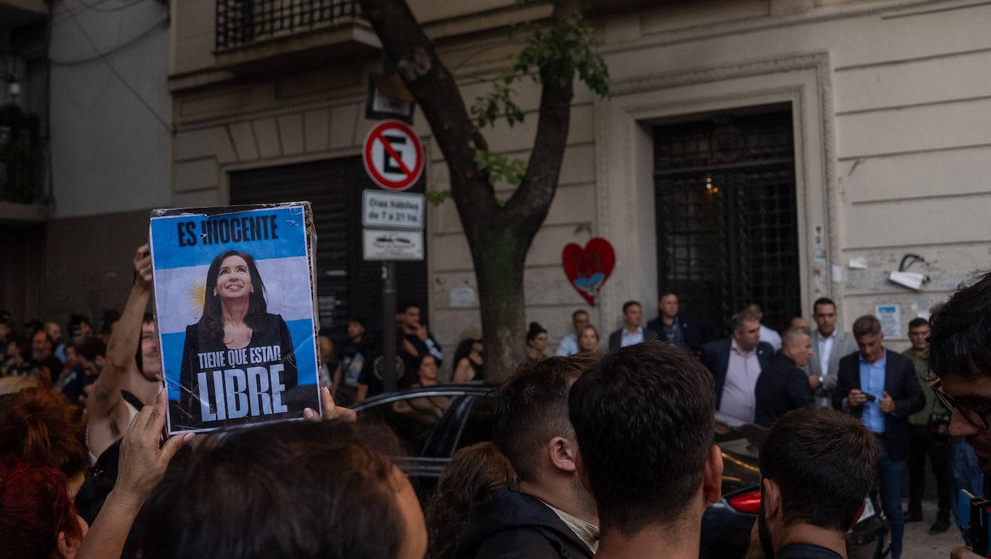 La casa de Cristina Kirchner en San José 1111. (Foto: Agustina Ribó / TN)