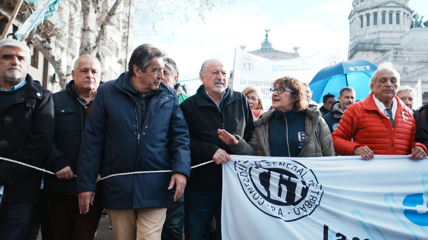 La CGT y las dos CTA movilizarán al Ministerio de Economía para reclamar por la situación de endeudamiento que alcanza a 5,8 millones de familias. (Juan Pablo Cháves/TN).