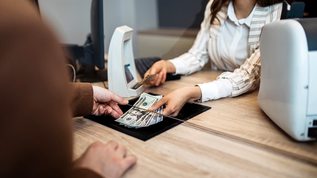 Dólar: esta es la cantidad de billetes que compraron los argentinos durante el primer semestre de 2026