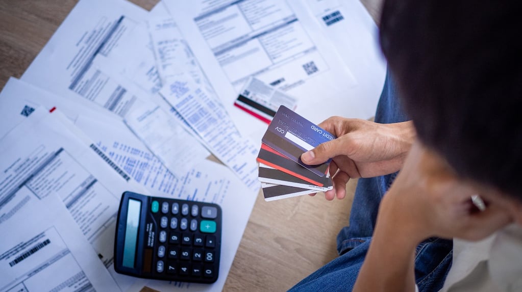 La morosidad en los créditos bancarios cayó por primera vez en 20 meses