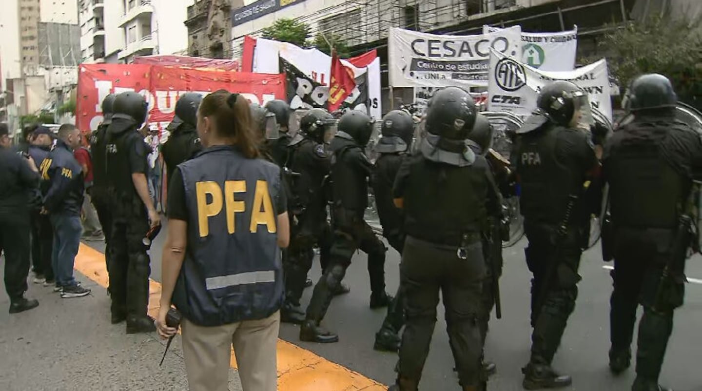 La Policía Federal Argentina colaboró en los operativos migratorios (Foto: TN).