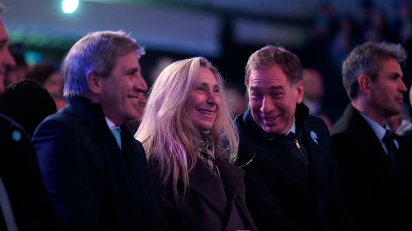Luis Caputo, Karina Milei y Diego Santilli. (Foto: Presidencia)