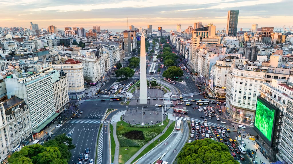 Índice Big Mac: cuánto cuesta vivir en Buenos Aires, Santiago de Chile y Montevideo y qué capital sudamericana conviene más