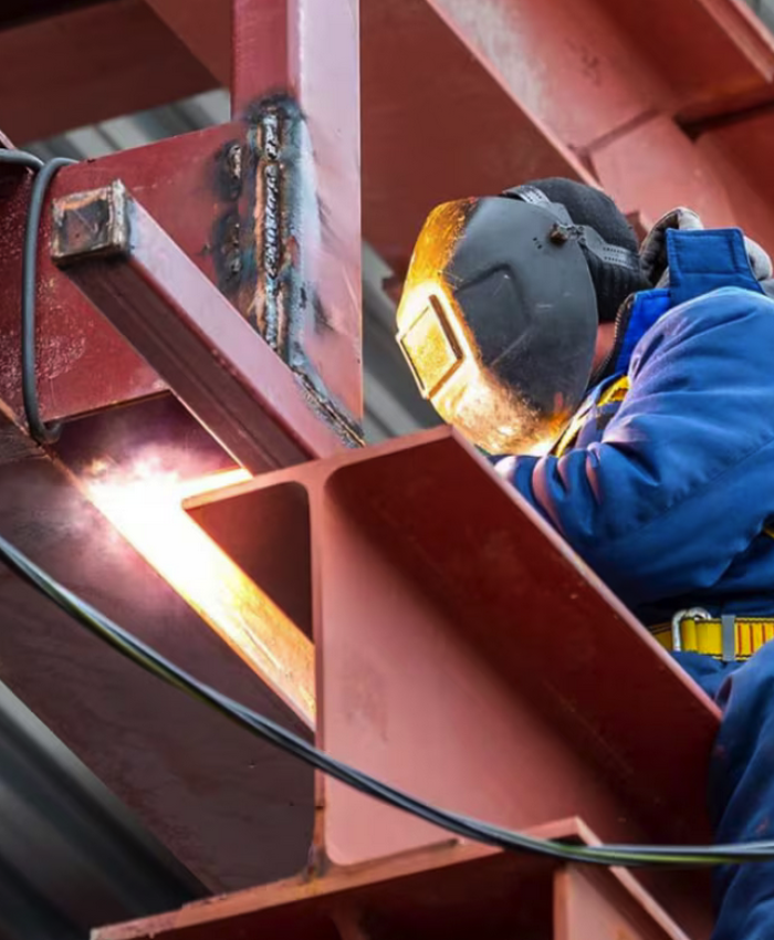 Pese a la caída de la industria, la economía mostró algunas señales de recuperación en marzo