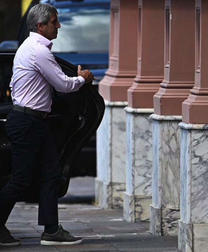 Luis Caputo vuelve a emitir un bono en dólares y busca captar hasta US$900 millones para cubrir vencimientos