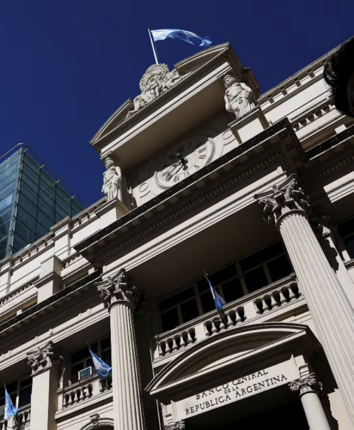 Con el dólar estable, el Banco Central compró casi US$2800 millones en abril y cerró el mejor mes en dos años