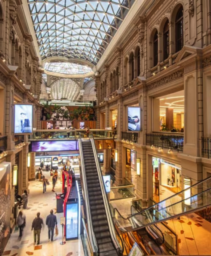 Con el consumo en baja, el comercio apuesta a descuentos y cuotas para frenar el retroceso de las ventas