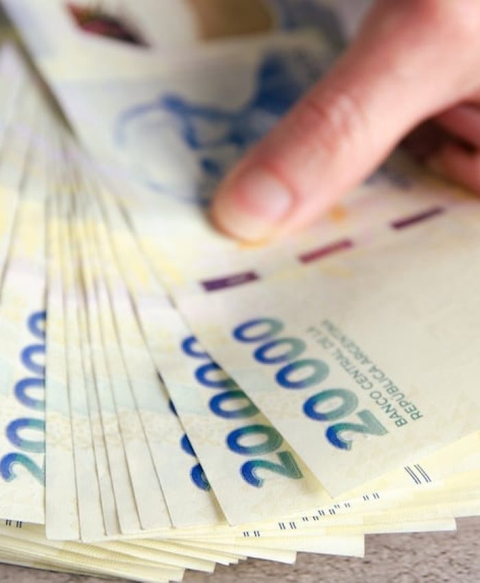 Paritarias: bancarios acordaron un aumento y el salario inicial supera los $2,4 millones