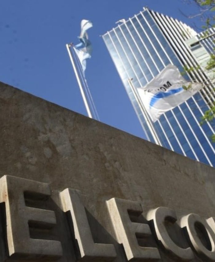 El Gobierno ordena desinvertir más de 6 millones de clientes en la compra de Telefónica