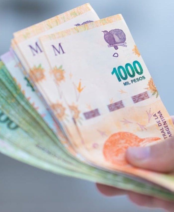 La inflación baja, pero el crédito sigue caro: por qué las tasas de los préstamos se mantienen altas